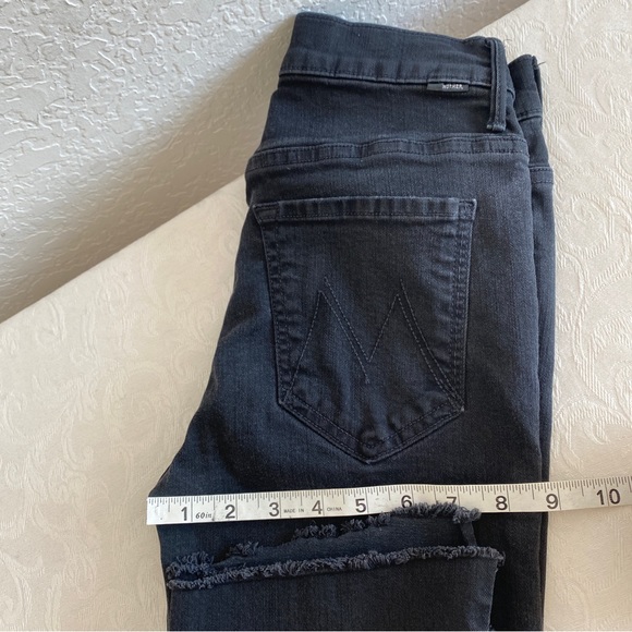 Mother Insider Crop Step Fray in black - Picture 8 of 14